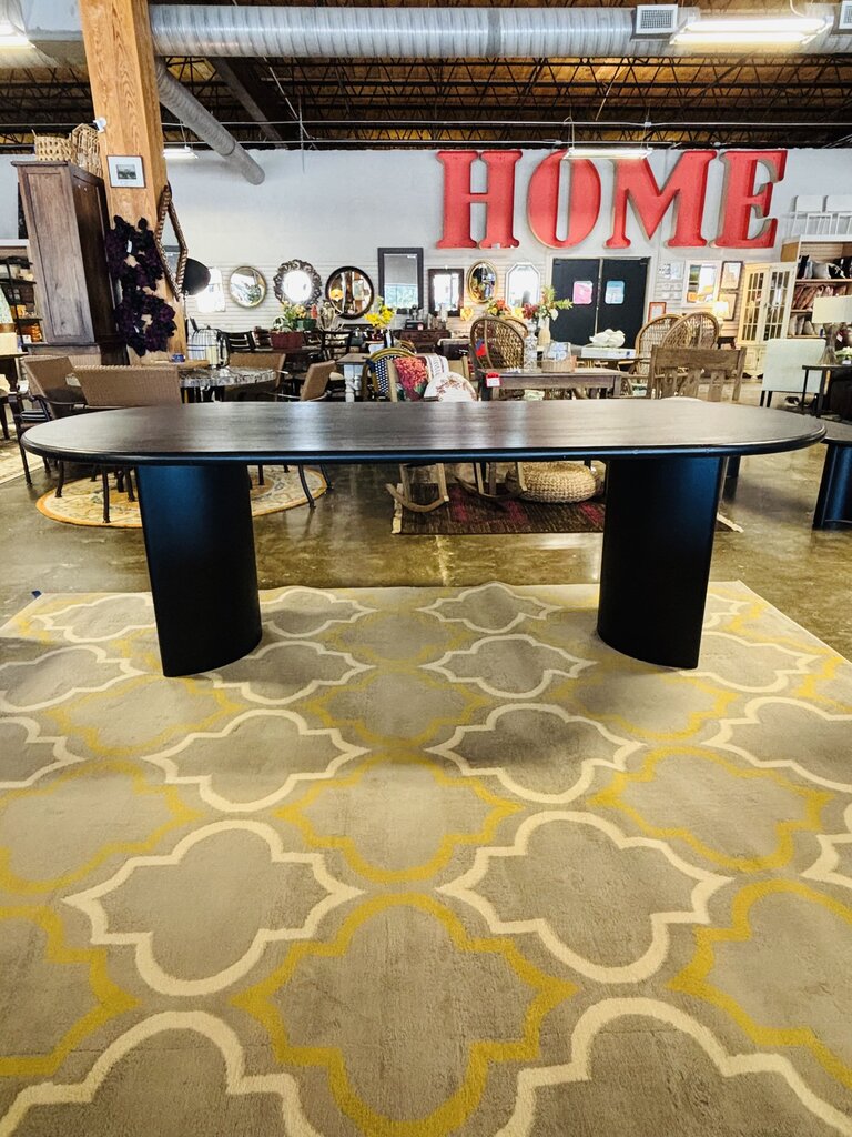 Rowanbeck Dining Table