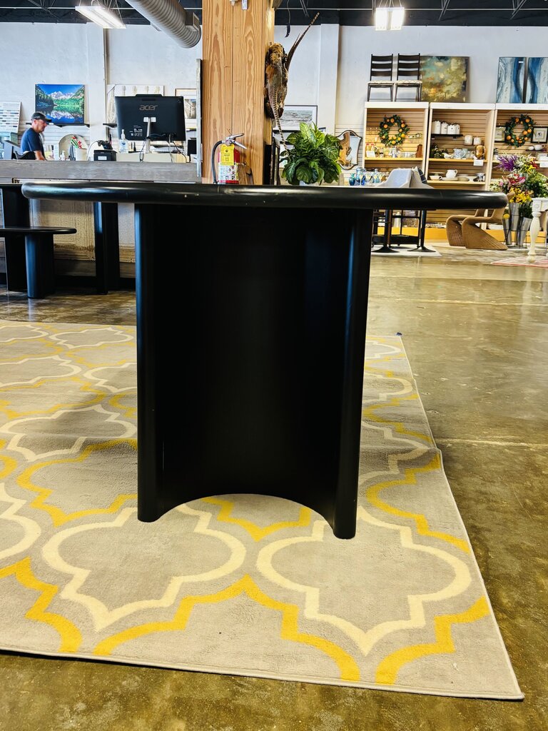 Rowanbeck Dining Table