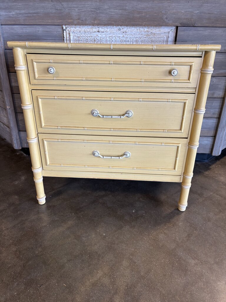 Vintage Thomasville Allegro Bachelor Chest30.25 X 19 X 30