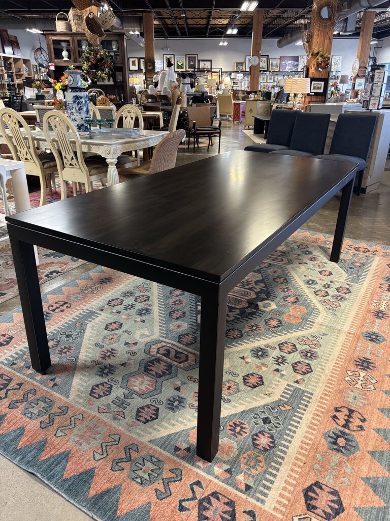 Wood Essentials BWMG Dining Table