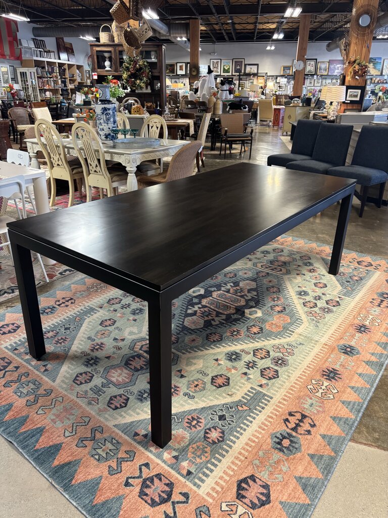 Wood Essentials BWMG Dining Table