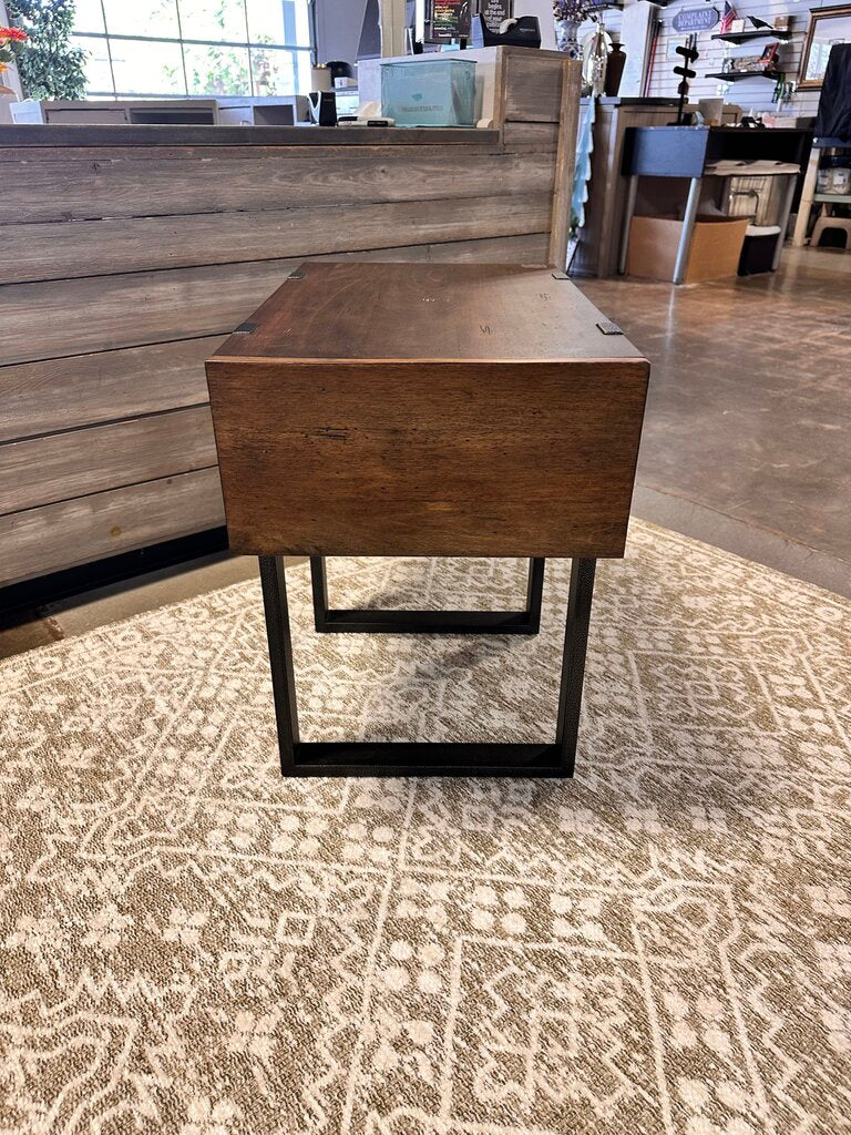 Rectangular One Drawer End Table 16.25 X 26 X 24.25