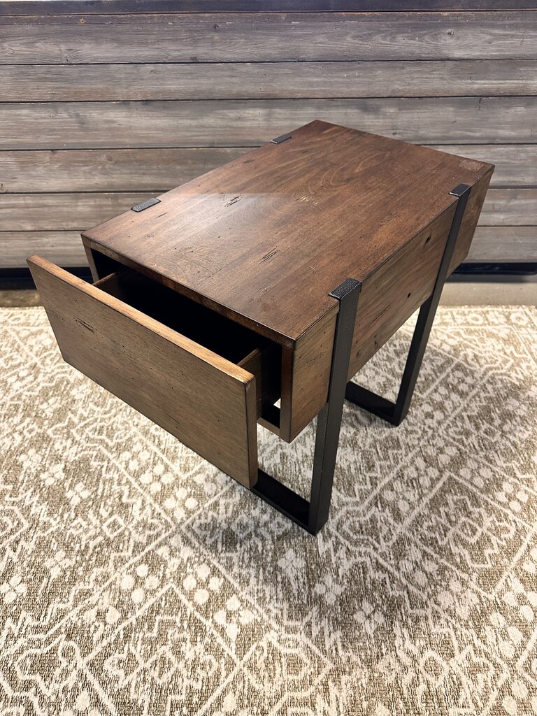 Rectangular One Drawer End Table 16.25 X 26 X 24.25