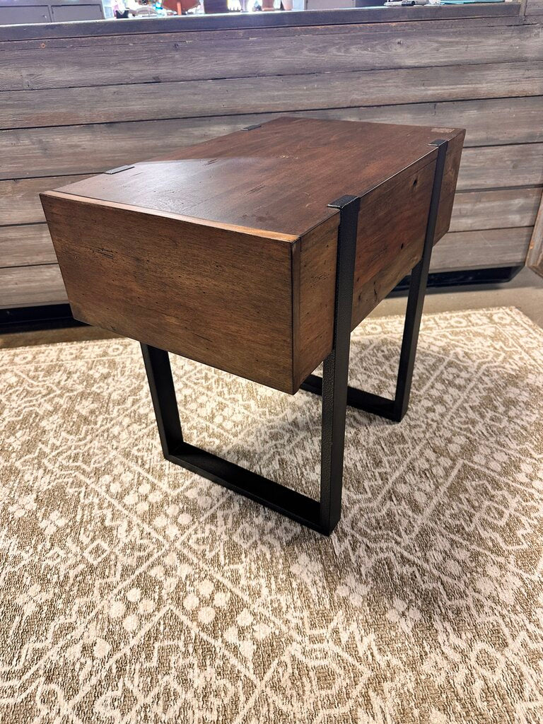 Rectangular One Drawer End Table 16.25 X 26 X 24.25