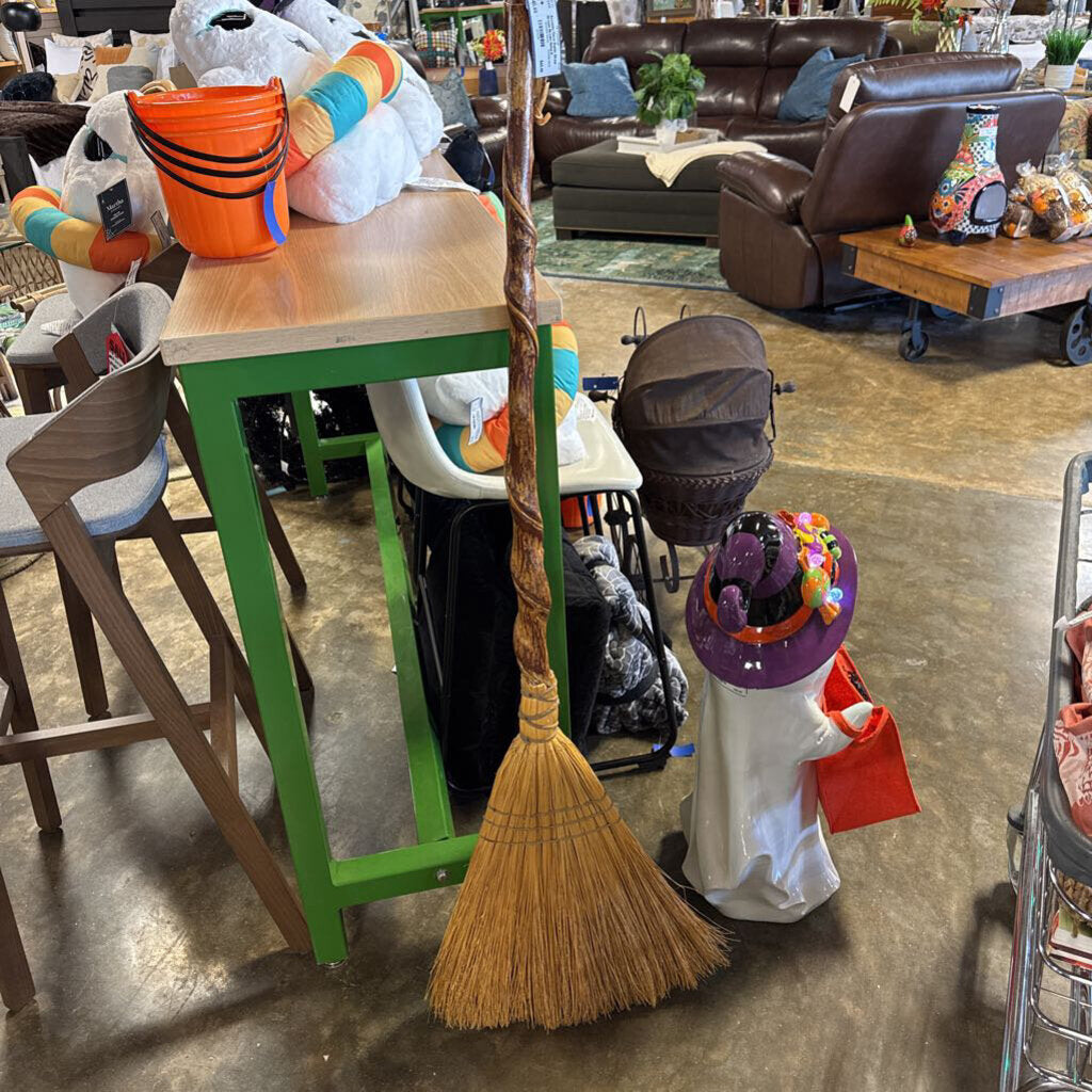 Deco Rustic Straw Broom