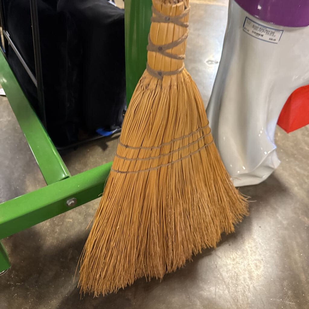 Deco Rustic Straw Broom