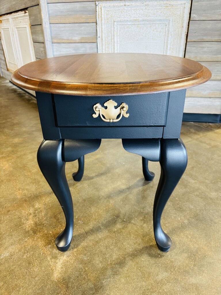 Painted One Drawer End Table 22 x 25.5 x 23H