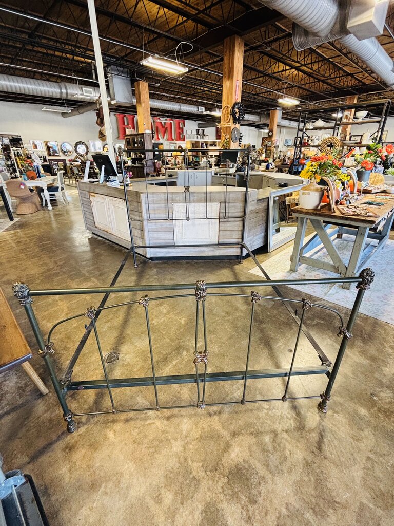 Queen Brass & Metal Solid Bed