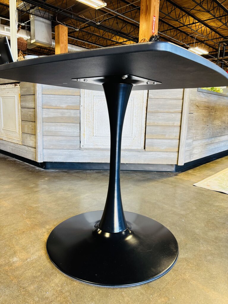 Square Pedestal Table 31.5"