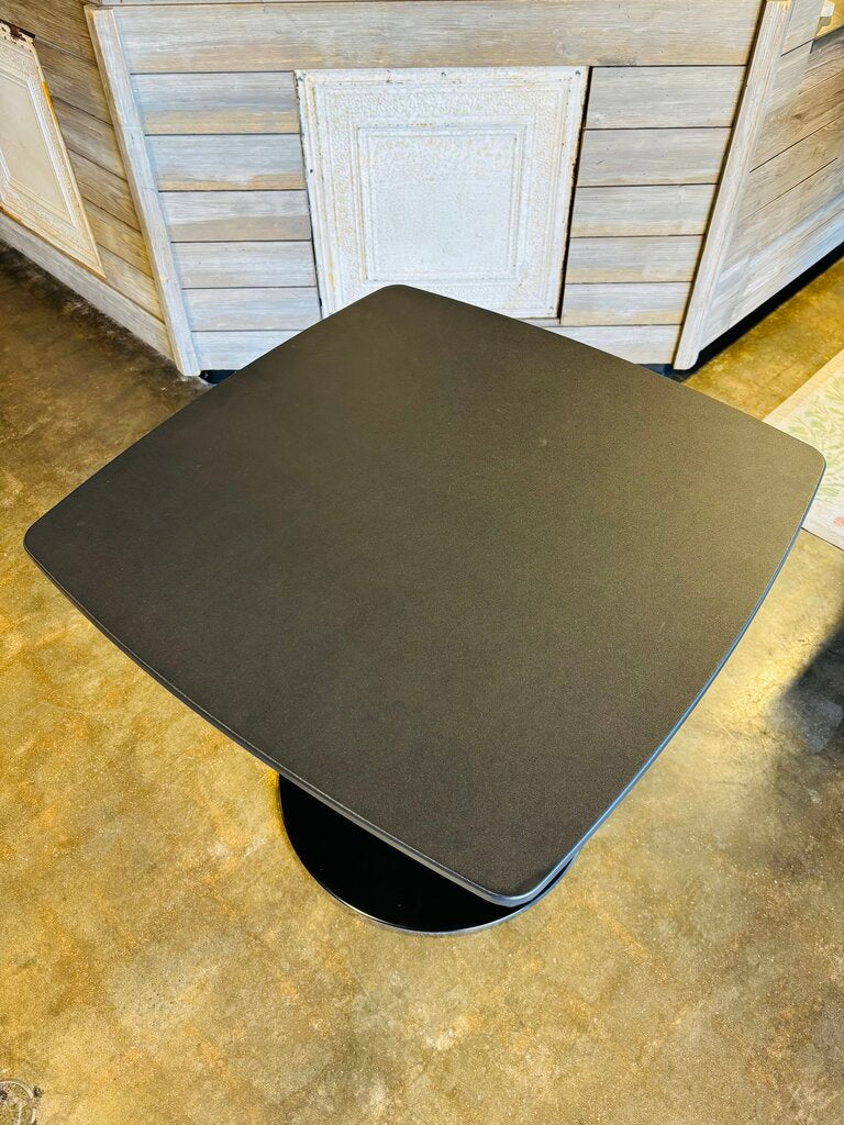 Square Pedestal Table 31.5"