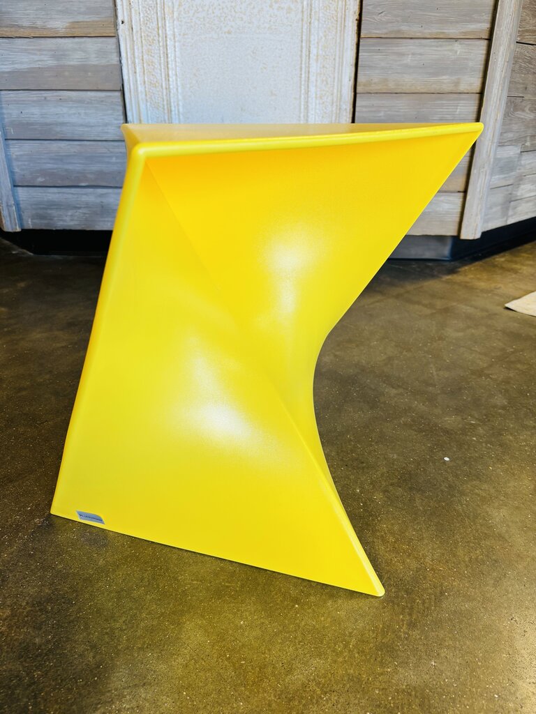 Leisure Mod Geometric Molded End Table