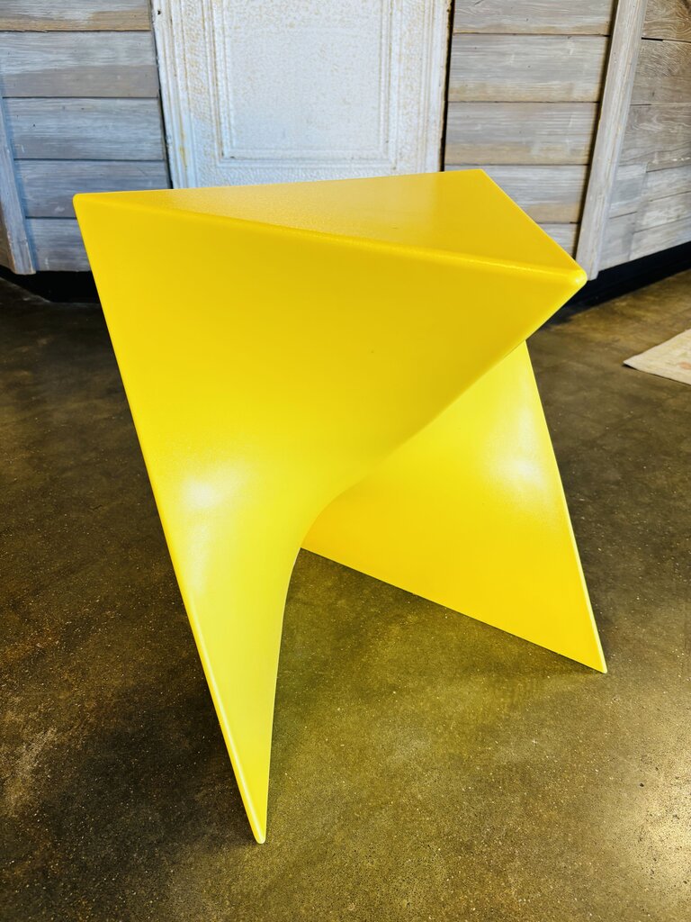 Leisure Mod Geometric Molded End Table
