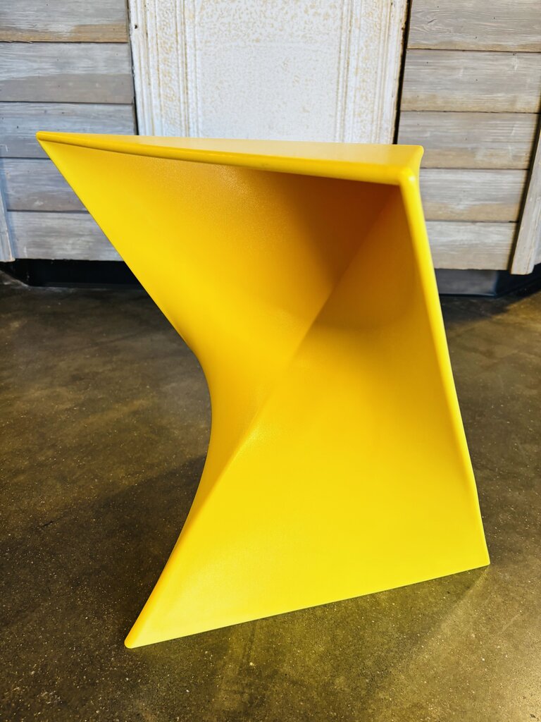 Leisure Mod Geometric Molded End Table