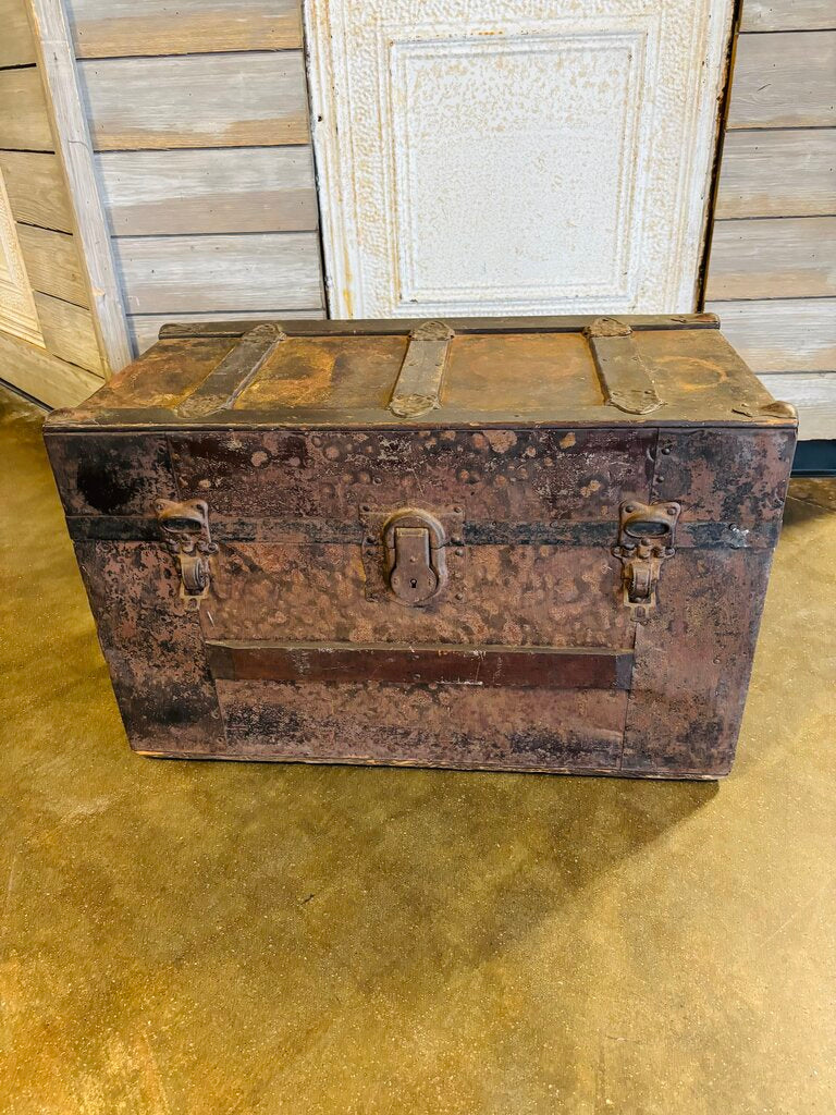 Vintage Flat Top Steamer Trunk 26.25 X 14 x 16