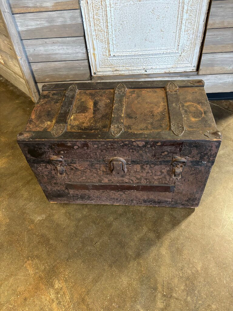 Vintage Flat Top Steamer Trunk 26.25 X 14 x 16