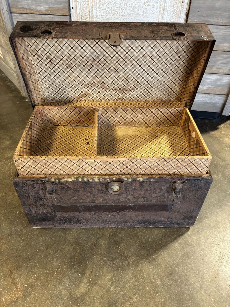 Vintage Flat Top Steamer Trunk 26.25 X 14 x 16