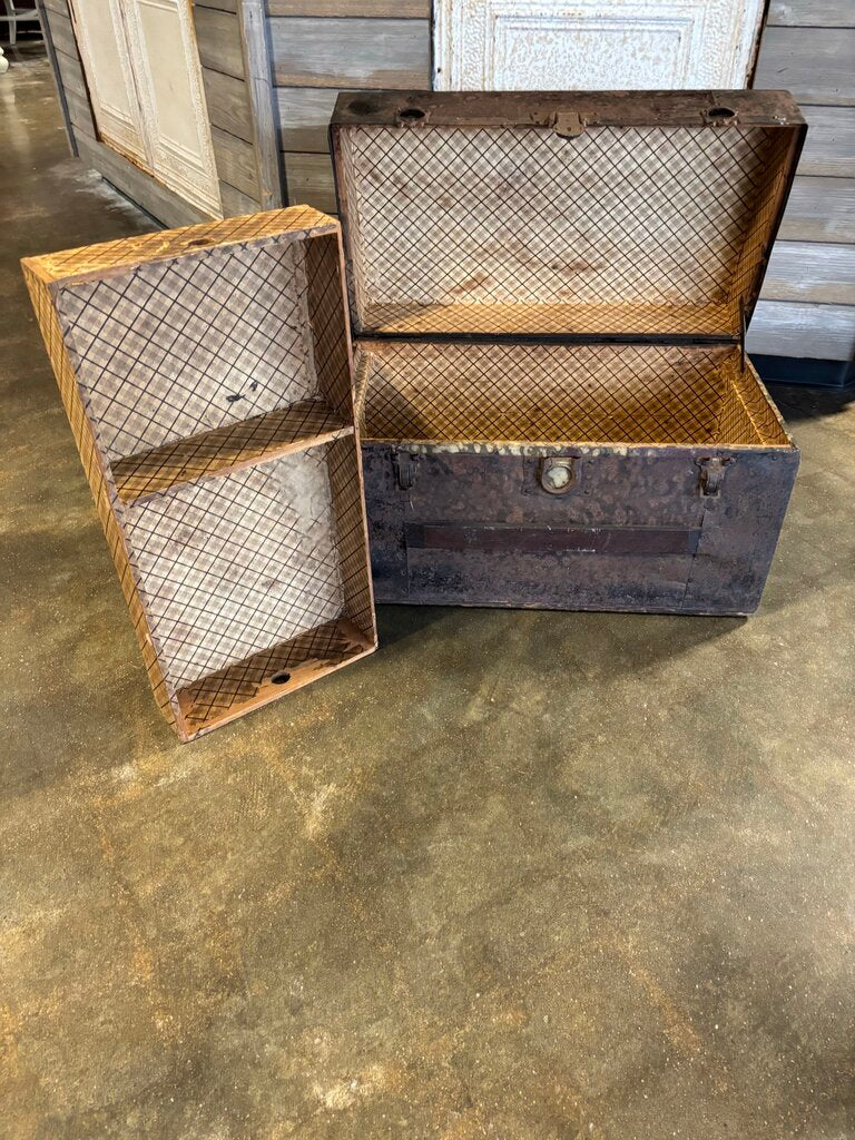 Vintage Flat Top Steamer Trunk 26.25 X 14 x 16