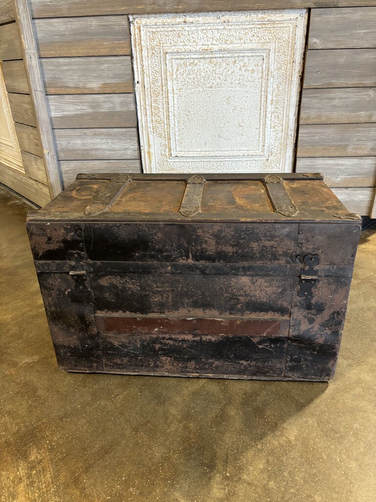 Vintage Flat Top Steamer Trunk 26.25 X 14 x 16