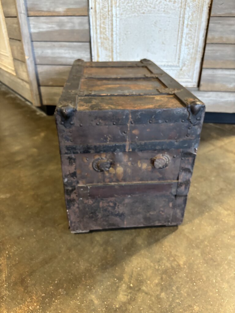 Vintage Flat Top Steamer Trunk 26.25 X 14 x 16