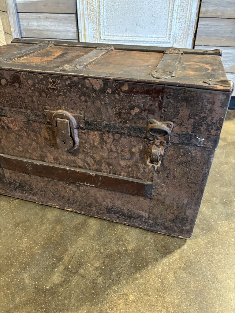 Vintage Flat Top Steamer Trunk 26.25 X 14 x 16