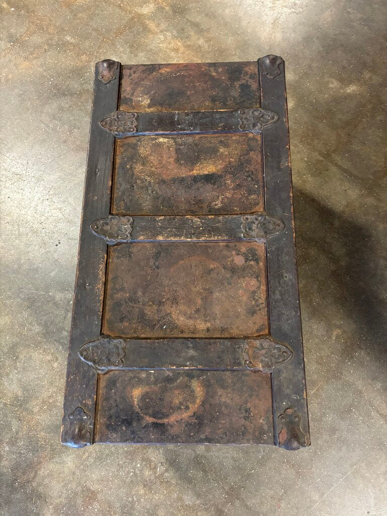 Vintage Flat Top Steamer Trunk 26.25 X 14 x 16
