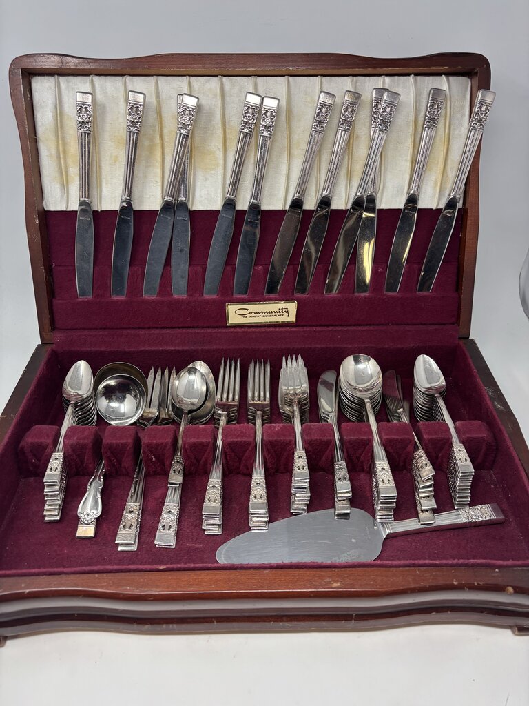 Community Silverplated Flatware in Box 10 Place Setting Plus Extra