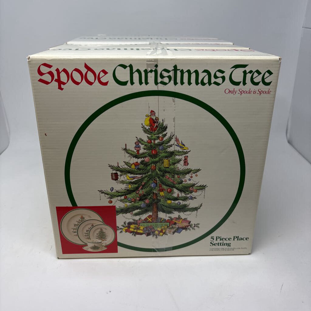 SPODE Christmas Tree Place Setting for 4