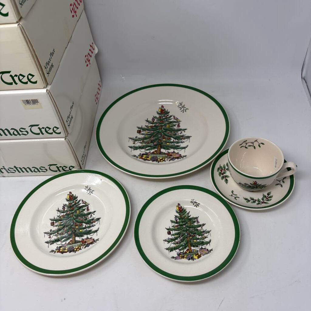 SPODE Christmas Tree Place Setting for 4
