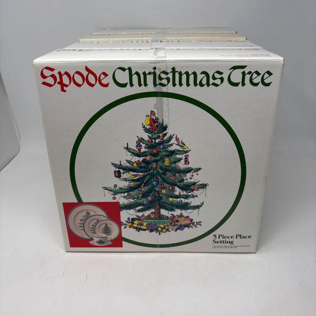 SPODE Christmas Tree Place Setting for 4