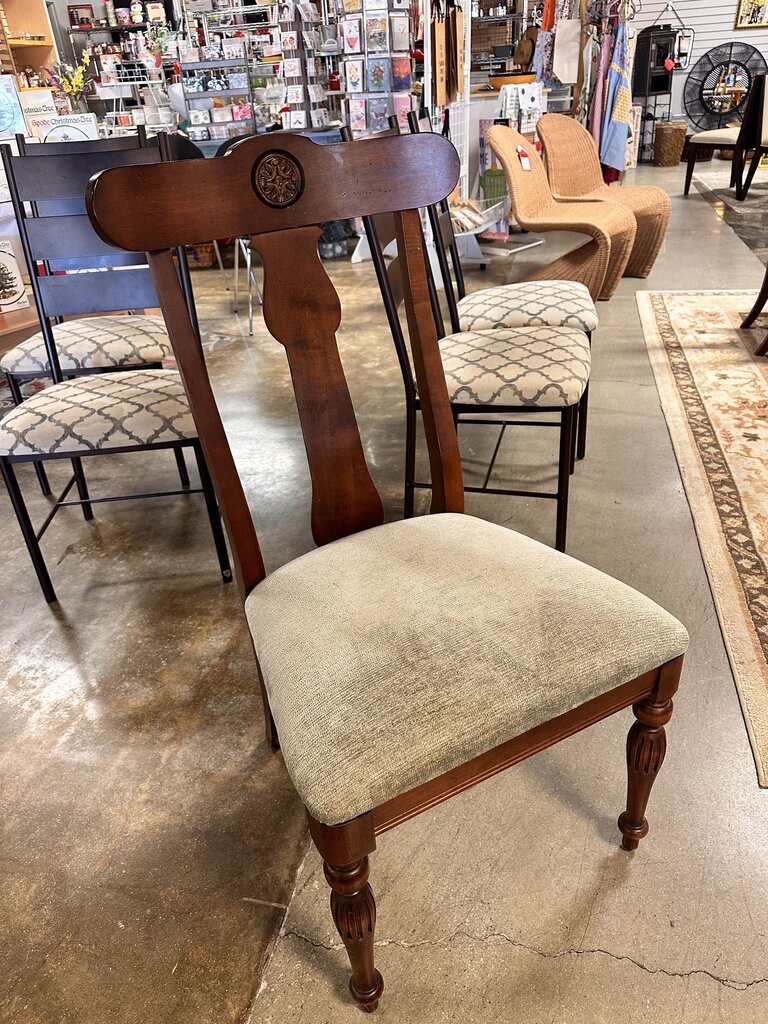 Livingston Table & 8 Chairs 2 Leaves
