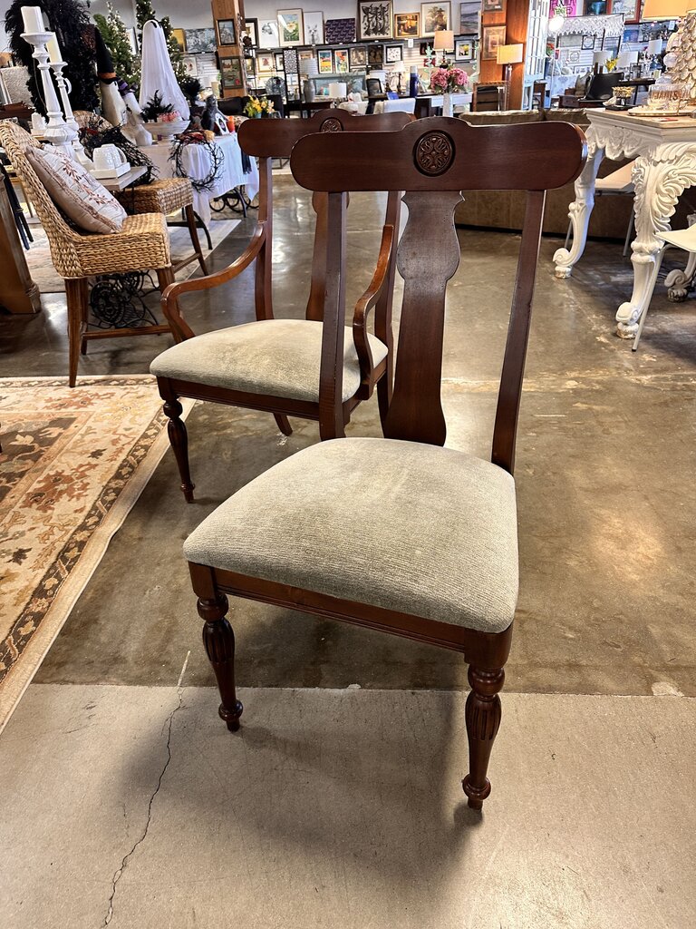 Livingston Table & 8 Chairs 2 Leaves
