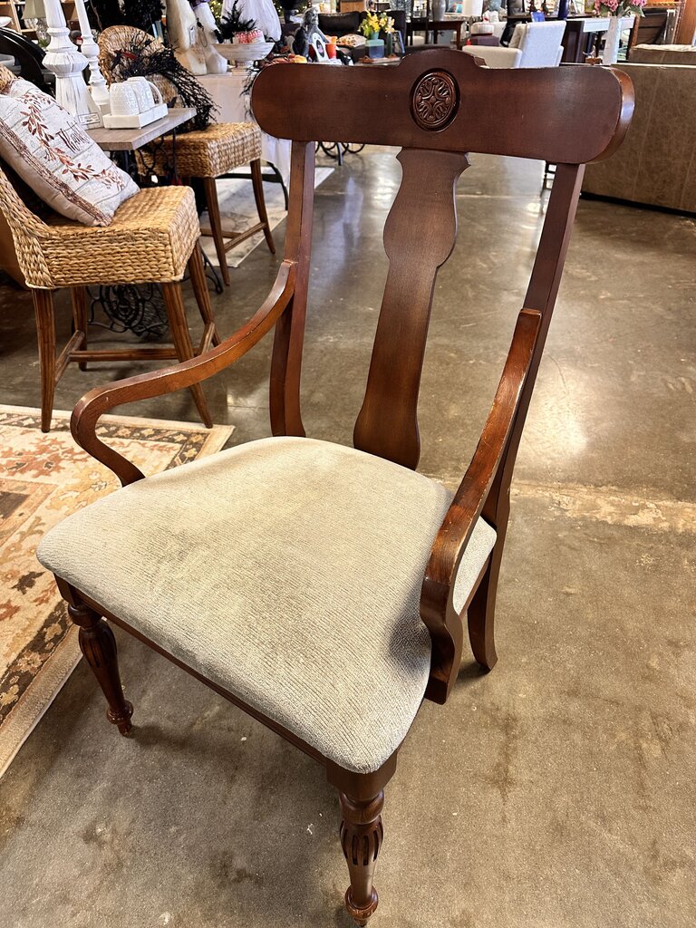 Livingston Table & 8 Chairs 2 Leaves