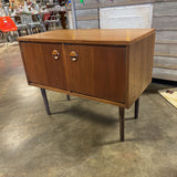 Mid Century End Table w/ Extra Set of Legs 34x18x27